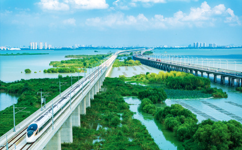 沪宁沿江高铁常州特大桥（滆湖段）